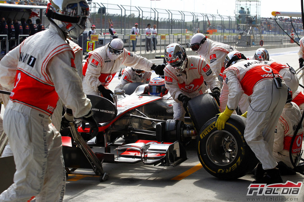 Parada en boxes de McLaren en el GP de Turquía 2011