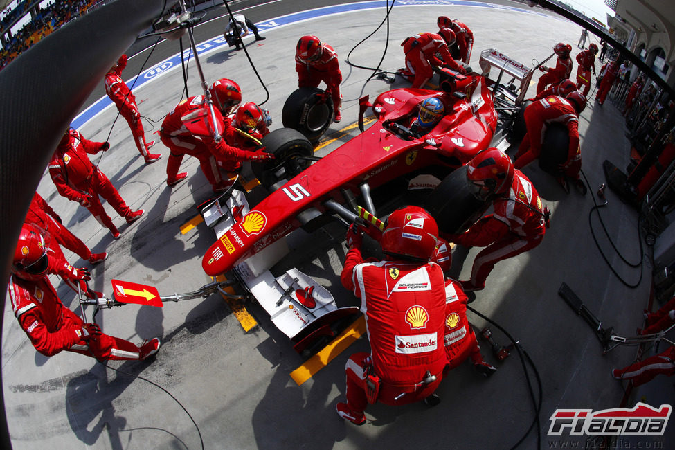 Parada en boxes para Alonso en el GP de Turquía 2011