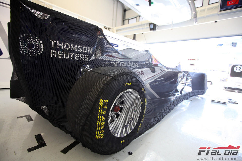 El Williams FW33 guardado justo antes de la carrera