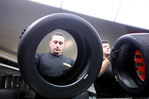 Repasando las imperfecciones del neumático Pirelli PZero