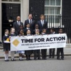 Hamilton, Button, David Cameron y los niños con la seguridad vial