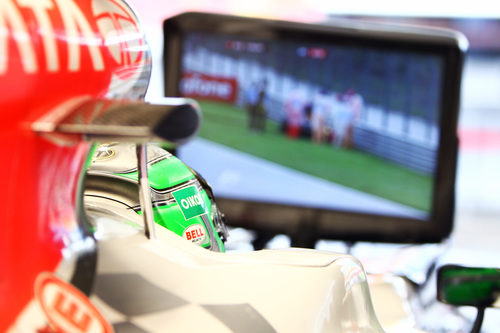 Liuzzi atento al choque de Vettel en el GP de Turquía 2011