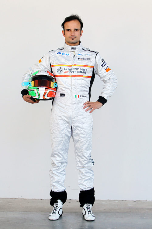 Liuzzi posa con su nuevo mono en el GP de Turquía 2011