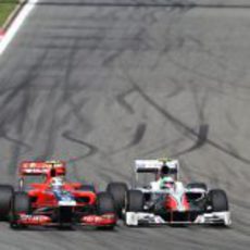 Liuzzi coge el interior a D'Ambrosio en el GP de Turquía 2011