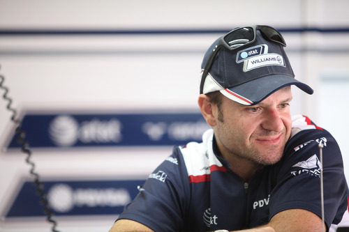 Rubens Barrichello antes de subirse al coche