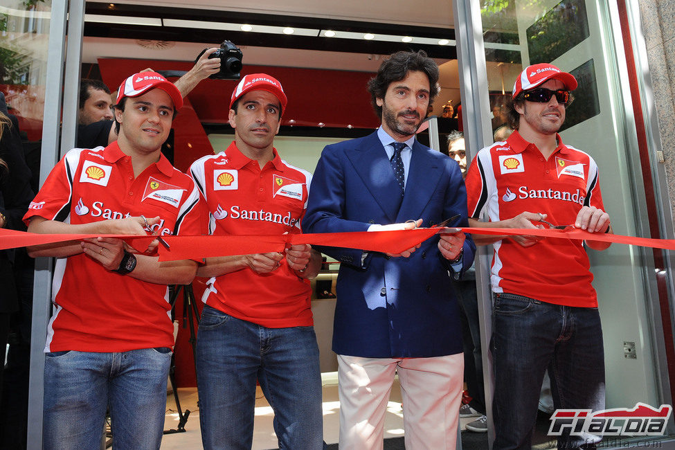 Massa, Gené, Lorenzo Bassetti y Alonso inauguran la tienda Ferrari de Barcelona