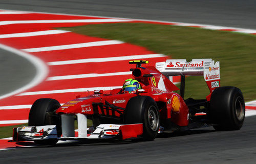 Felipe Massa con el nuevo alerón trasero en España