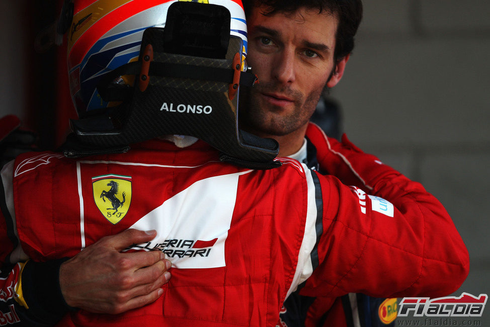 Alonso felicita a Webber por su 'pole' en el GP de España 2011