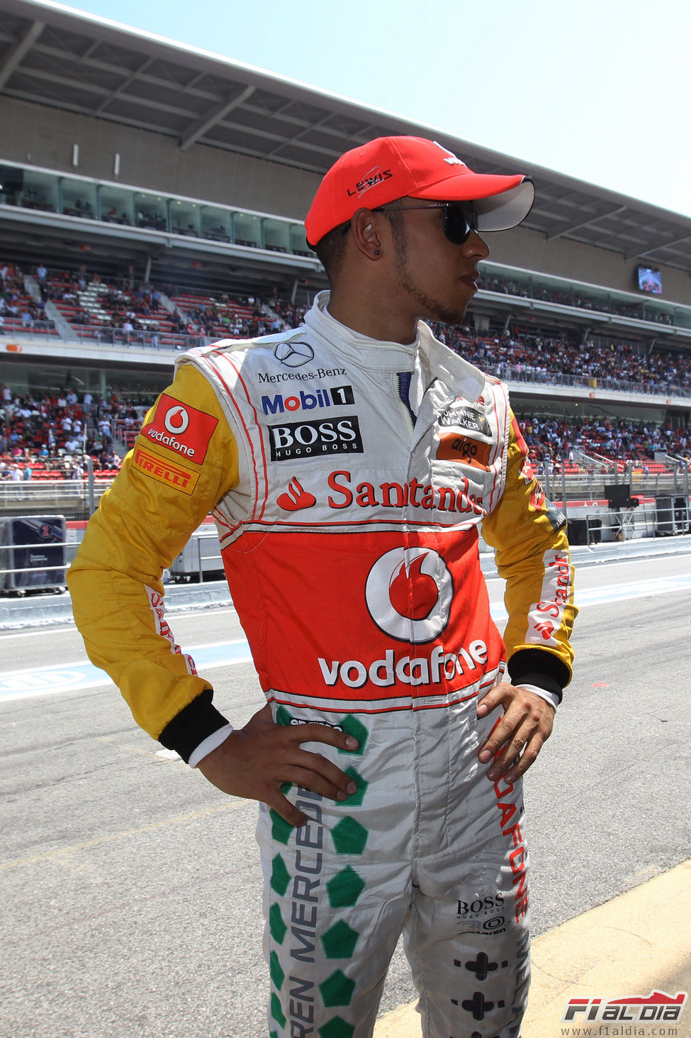 El "espectacular" mono de Lewis Hamilton en el GP de España 2011