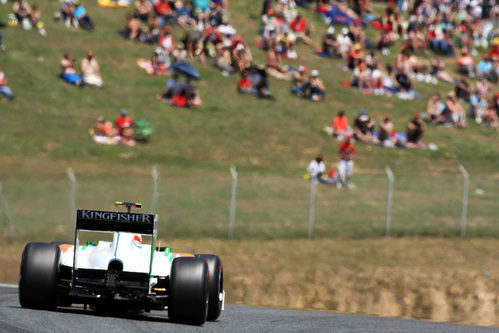 El público observa a Paul en el GP de España 2011