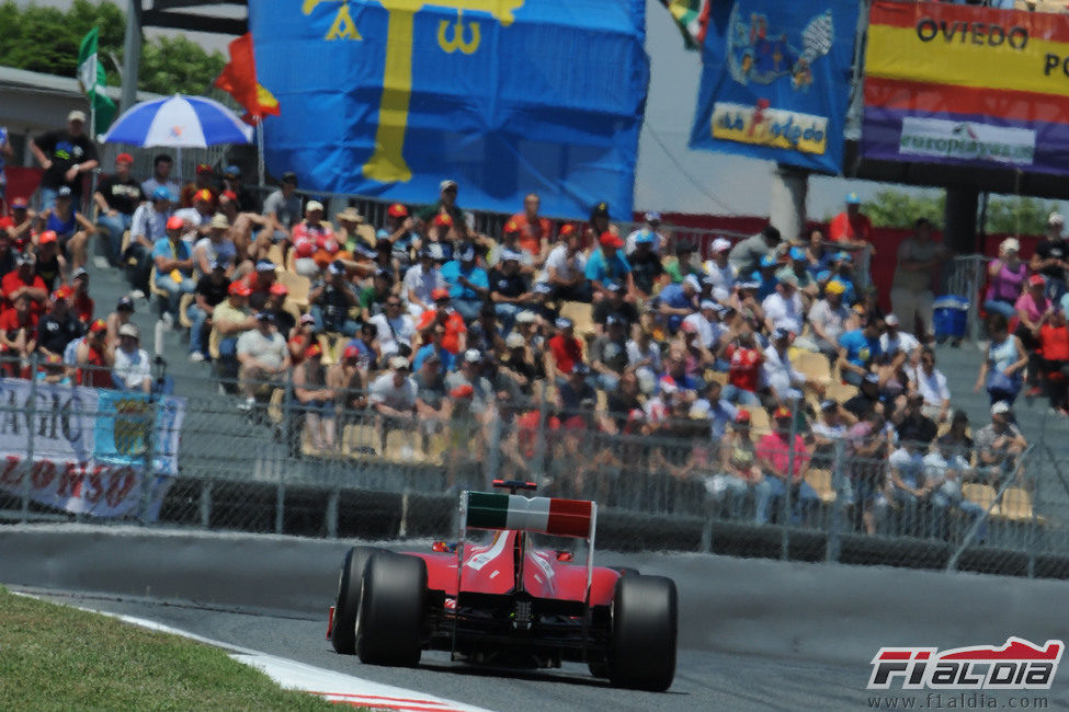 La afición española volcada con Alonso en el GP de España 2011