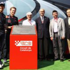 Sebastian Vettel desvela su placa en la 'Avenida de los Campeones' del Circuit de Catalunya