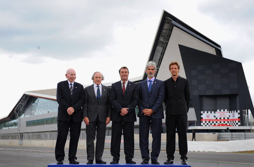 Surtees, Stewart, Mansell, Hill y Button frente al Silverstone 'Wing'