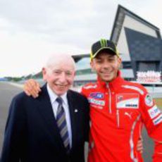 John Surtees y Valentino Rossi en la inauguración del Silverstone 'Wing'