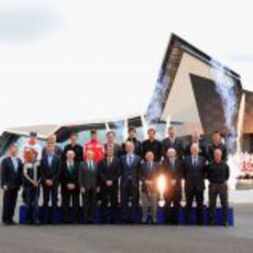 La foto oficial de la inauguración del Silverstone 'Wing'