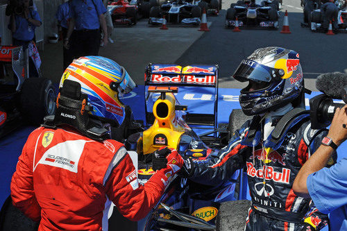 Alonso felicita a Vettel por su victoria en el GP de España 2011