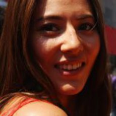 Jessica Michibata orgullosa del podio de su novio en el GP de España 2011