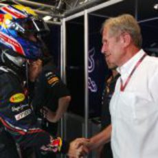 Marko felicita a Webber por su pole en el GP de España 2011