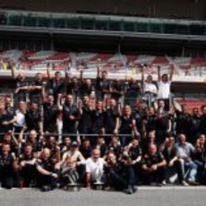 Foto de familia de Red Bull en el GP de España de 2011