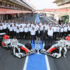 Foto de familia de Hispania Racing en España 2011