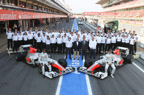 Foto de familia de Hispania Racing en España 2011
