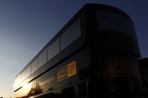 El motorhome de Lotus Renault GP en Montmeló