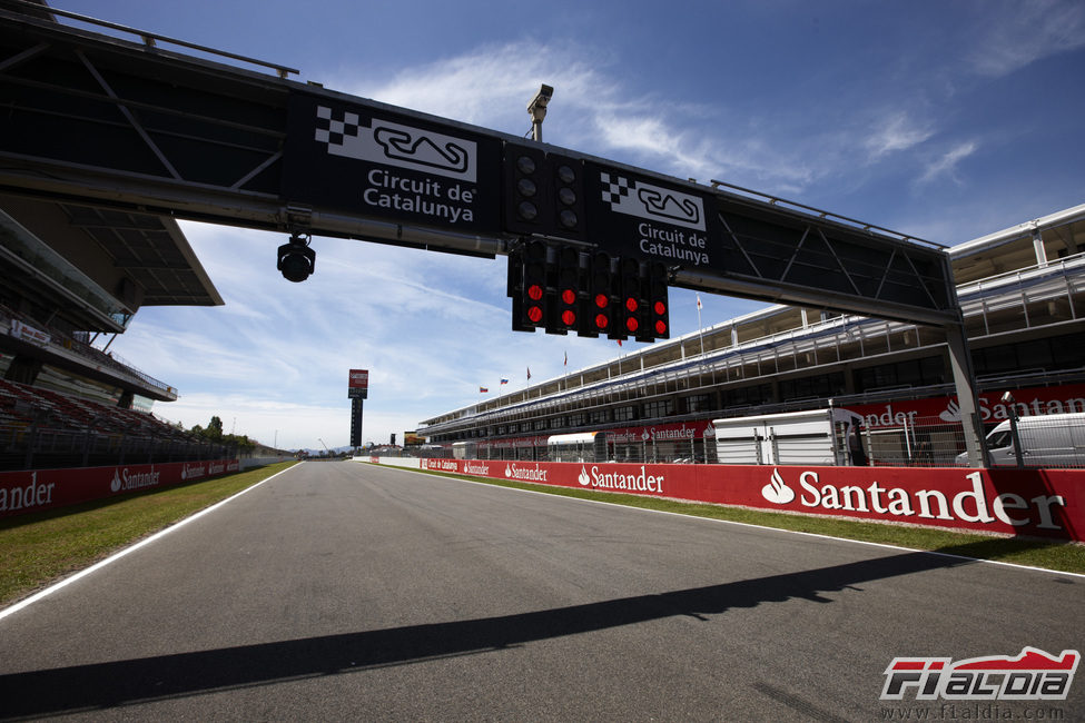 El semáforo de la recta principal del Circuit de Catalunya