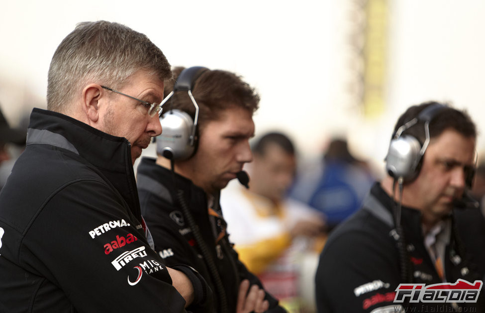 Ross Brawn, con cara de circunstancias en España 2011