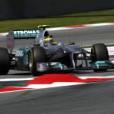 Rosberg encara el vértice de la chicane de Montmeló en España 2011