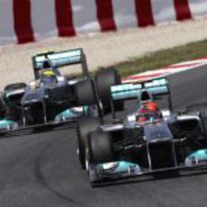 Schumacher y Rosberg pelearon por la sexta posición en España 2011