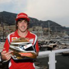 Fernando Alonso usará un casco dorado en el GP de Mónaco 2011