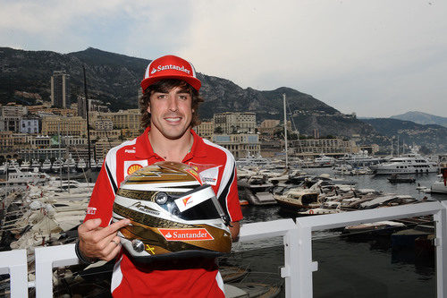 Fernando Alonso usará un casco dorado en el GP de Mónaco 2011