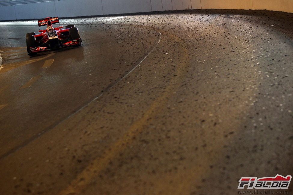 Timo Glock pasa por el túnel del circuito de Mónaco