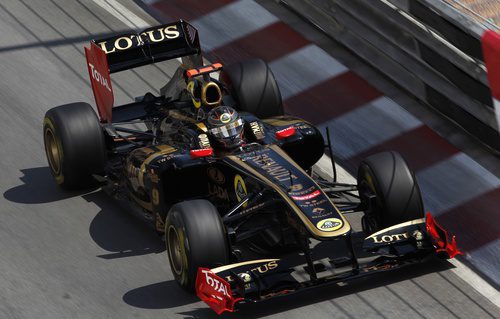 El R31 de Nick Heidfeld por las calles de Mónaco durante los libres