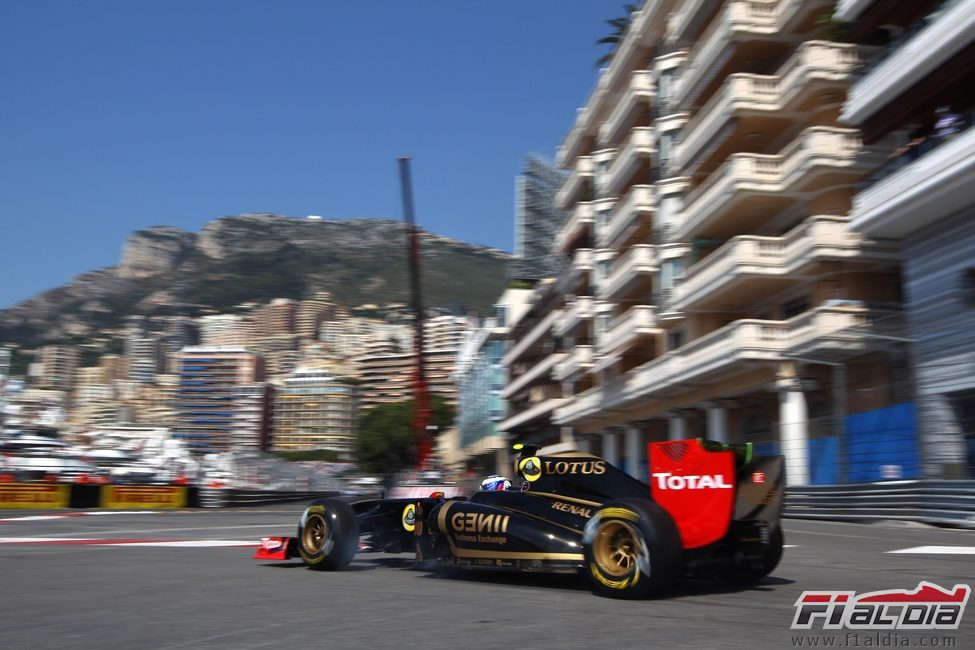 Petrov se pasa ligeramente de frenada en la entrada a la Chicane