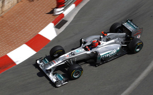 Michael Schumacher rueda en los libres de Monaco 2011