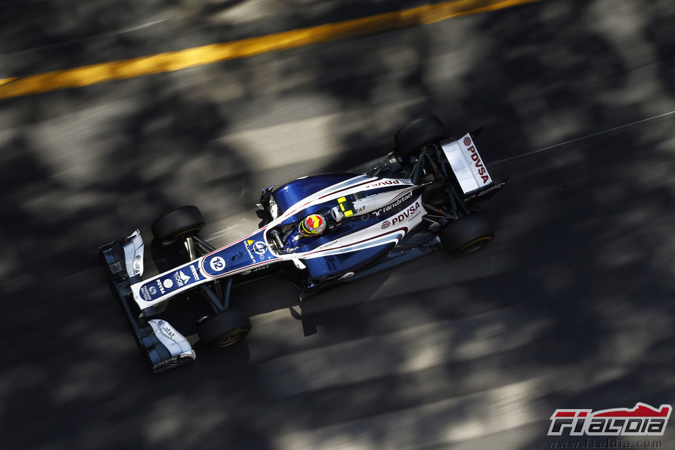 Pastor Maldonado por las calles de Mónaco