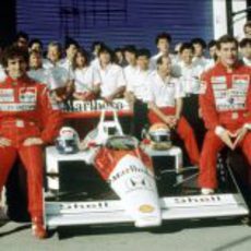 El equipo McLaren, con Prost y Senna de pilotos