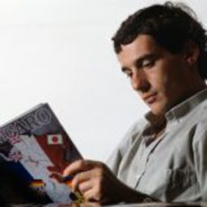 Ayrton Senna leyendo 'Le figaro'