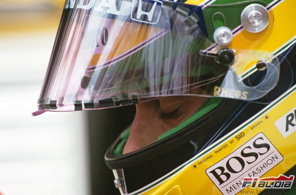 Senna se concentraba mucho antes de las carreras