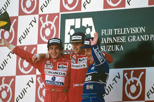 Ayrton Senna en el podio del GP de Japón