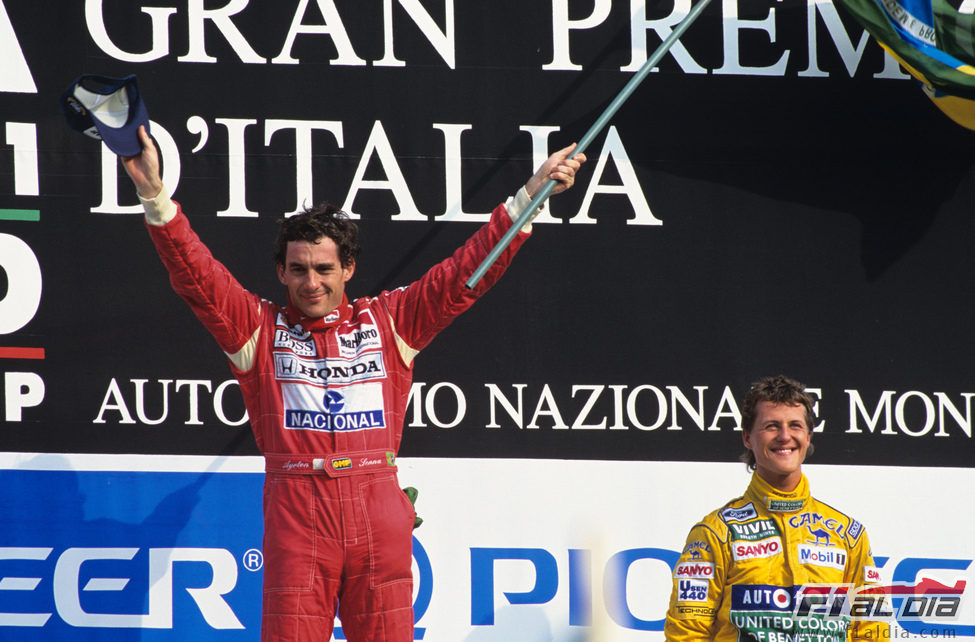 Ayrton Senna y un joven Schumacher en el podio del GP de Italia