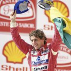 Ayrton Senna gana el Gran Premio de su país