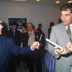 Bernie Ecclestone junto a Ayrton Senna en 1993