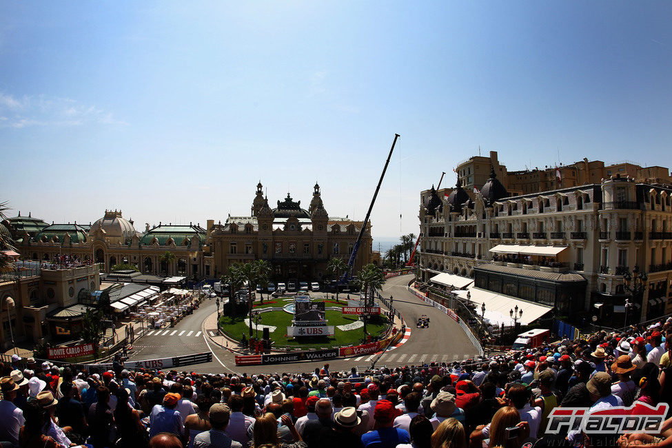 Panorámica de la curva del Casino de Montecarlo en Mónaco 2011