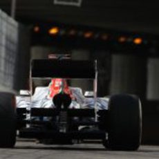 Karthikeyan entrando a la oscuridad en el GP de Mónaco 2011