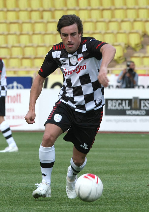 Alonso en el partido benéfico previo al GP de Mónaco 2011