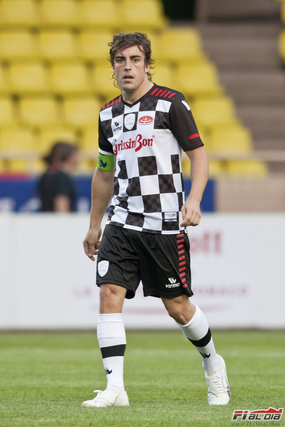 Fernando Alonso jugando al fútbol en Mónaco 2011