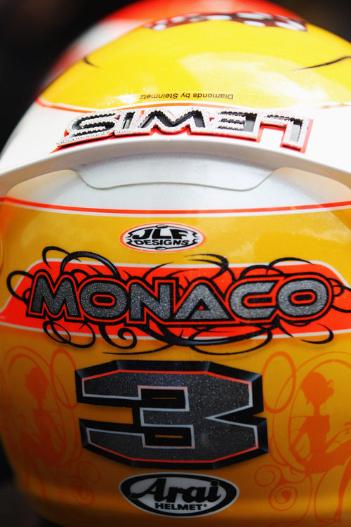 El casco de Lewis Hamilton para el GP de Mónaco 2011