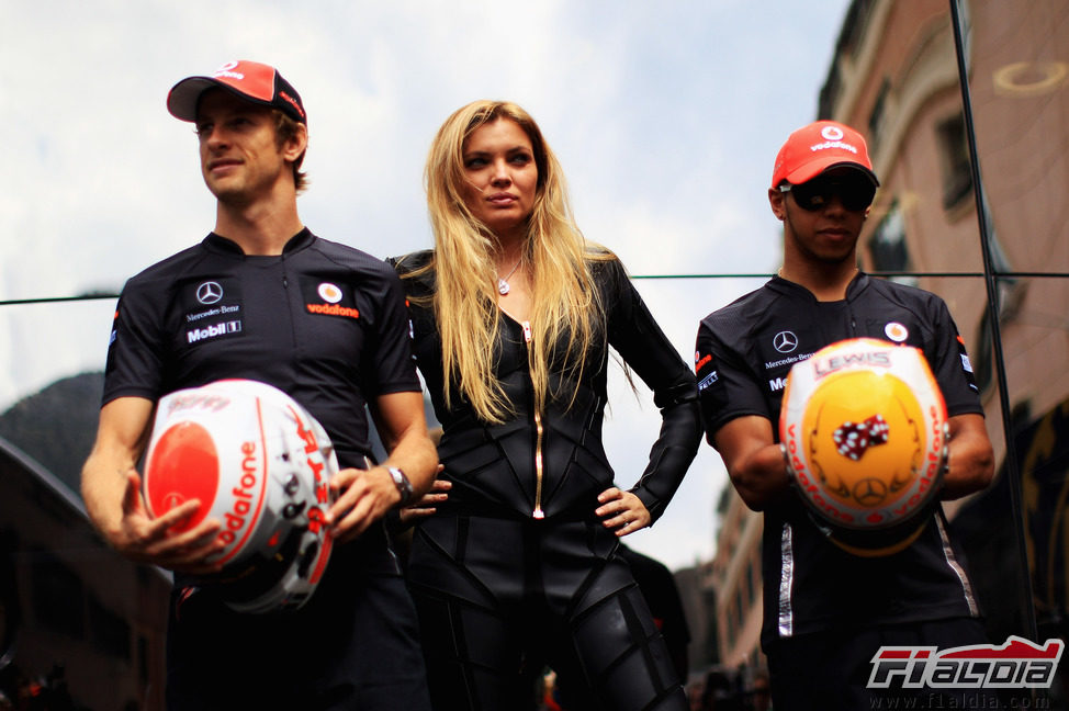 Esther Cañadas con los pilotos de McLaren en Mónaco 2011